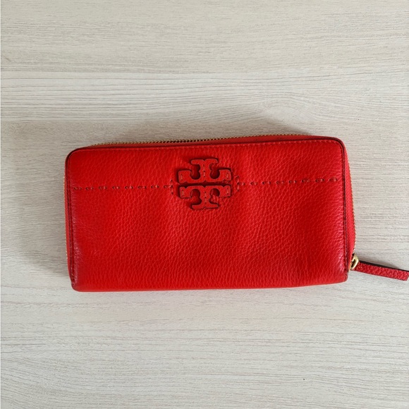Tory Burch Red Leather Wallet Smooth Structured Design - Picture 1 of 4